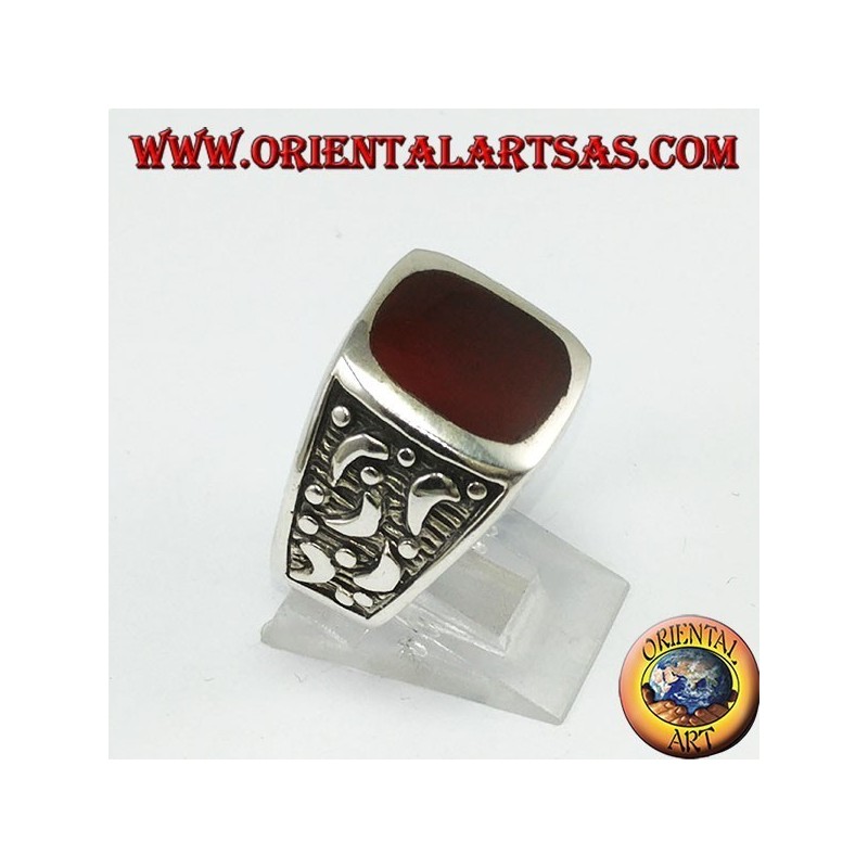 Silver ring and corney with lateral carved moons