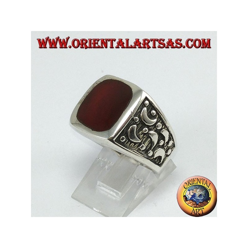 Bague en argent et corney avec des lunes latérales sculptées