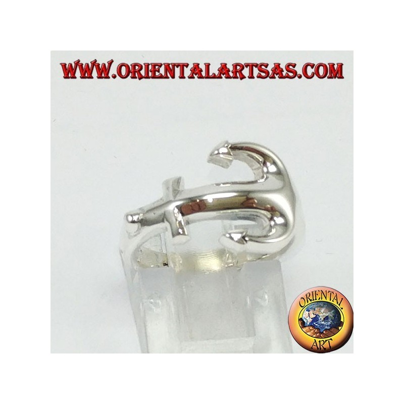 Anillo de plata, ancla en el dedo