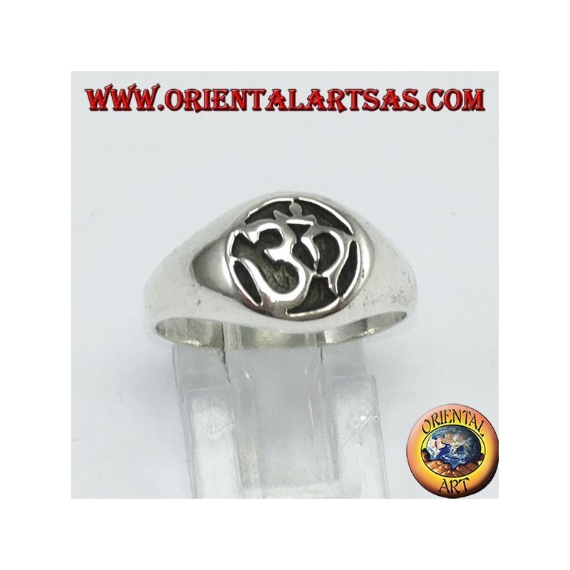 Anello d'argento, sillaba Oṃ la più sacra intagliata