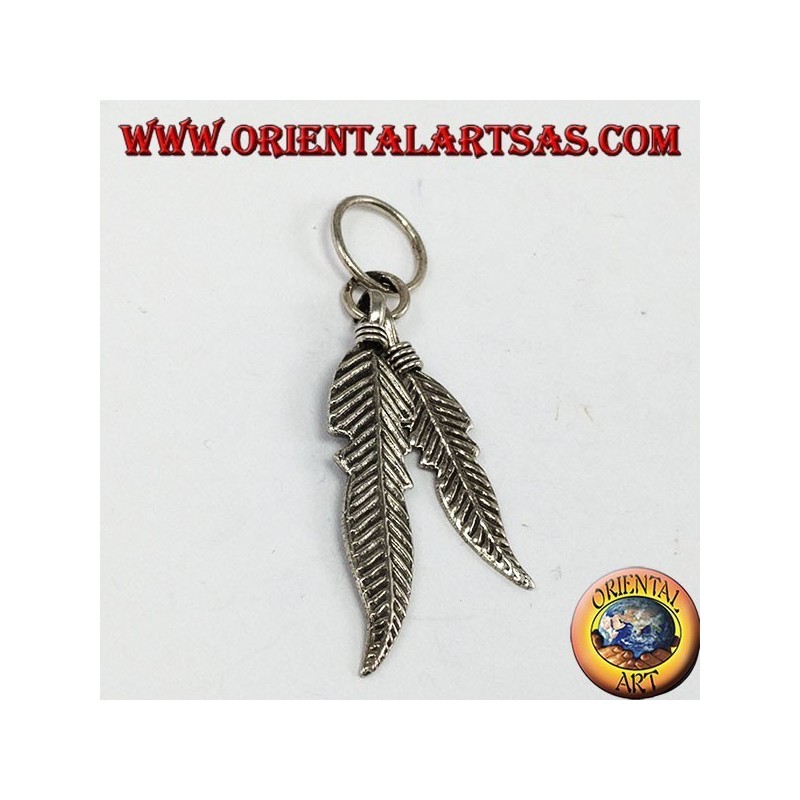 Pendentif en argent avec deux plumes de style amérindien