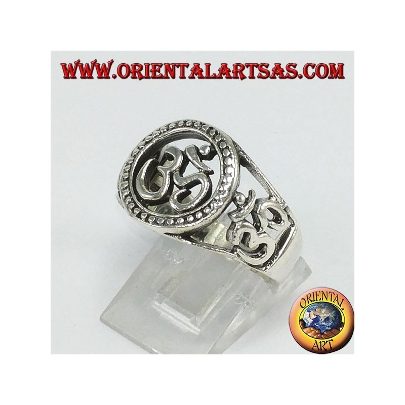Bague en argent avec trois Oṃ Oṁ, une centrale et deux sur les côtés