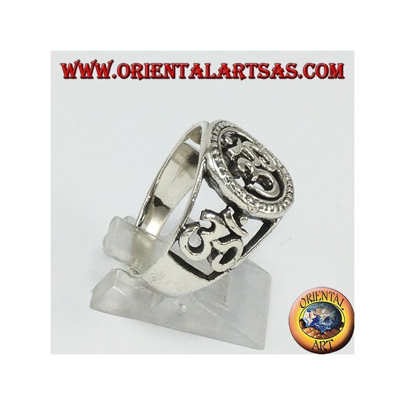 Silver ring with three Oṃ Oṁ, one central and two on the sides