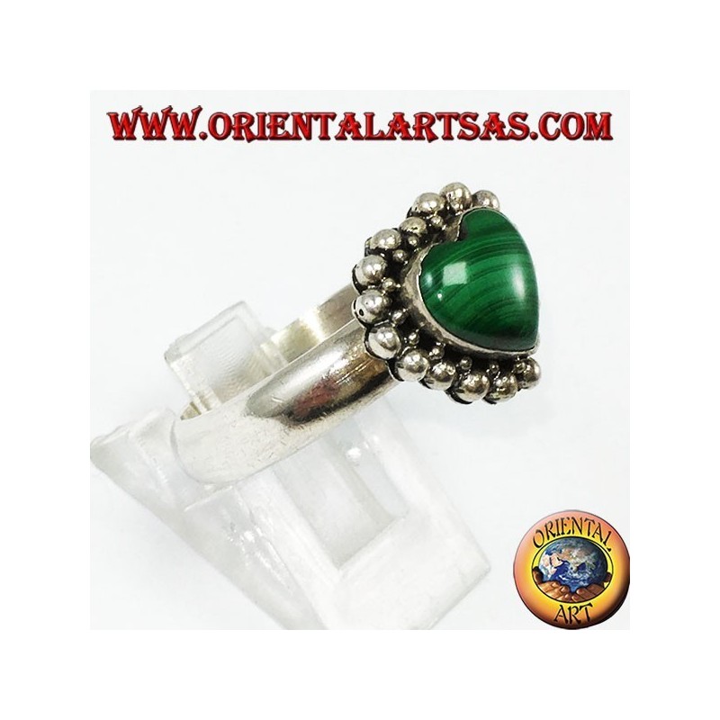 Anello in argento con malachite a forma di cuore