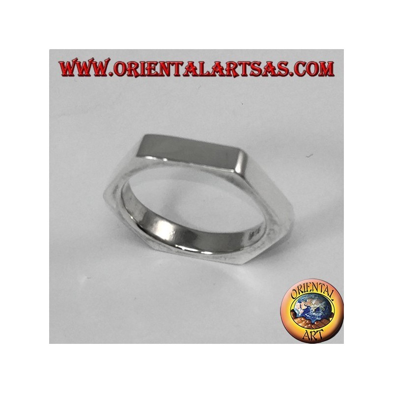 Anello in argento di forma esagonale