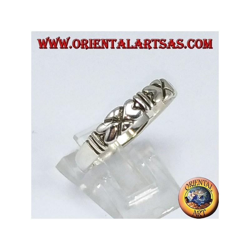 Anillo de plata, con corazones opuestos