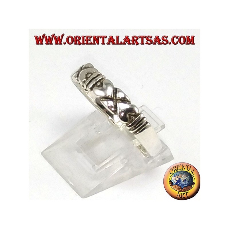 Anillo de plata, con corazones opuestos