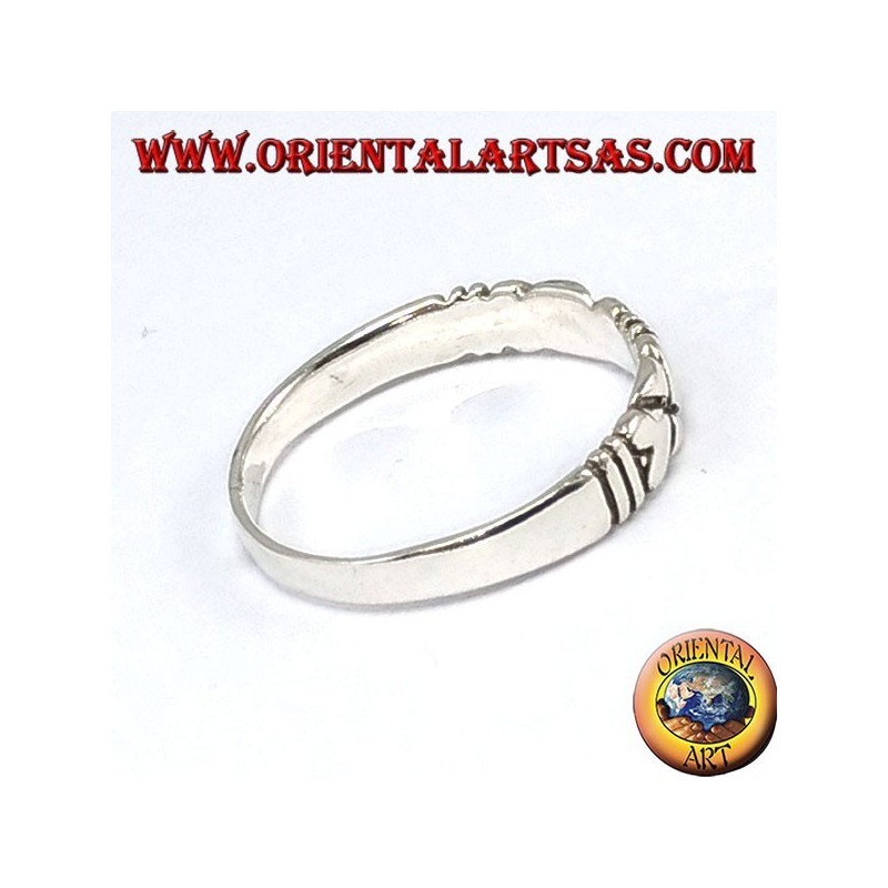 Silver ring, with opposing hearts