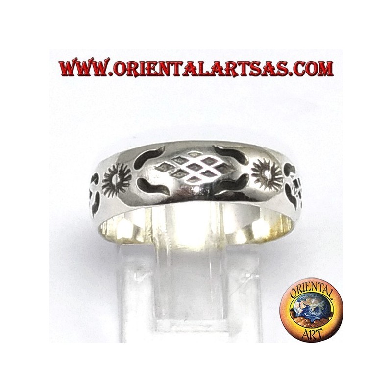 Silberner Ring mit der Sonne von Hand geschnitzt