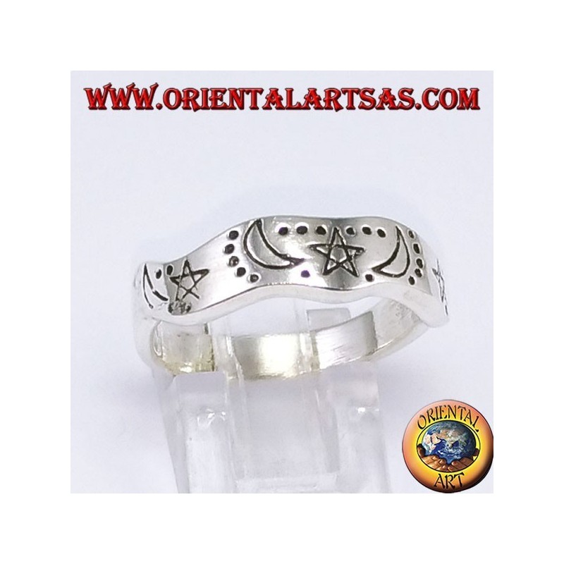 Bague en argent ondulé avec étoile et lunes sculptées à la main