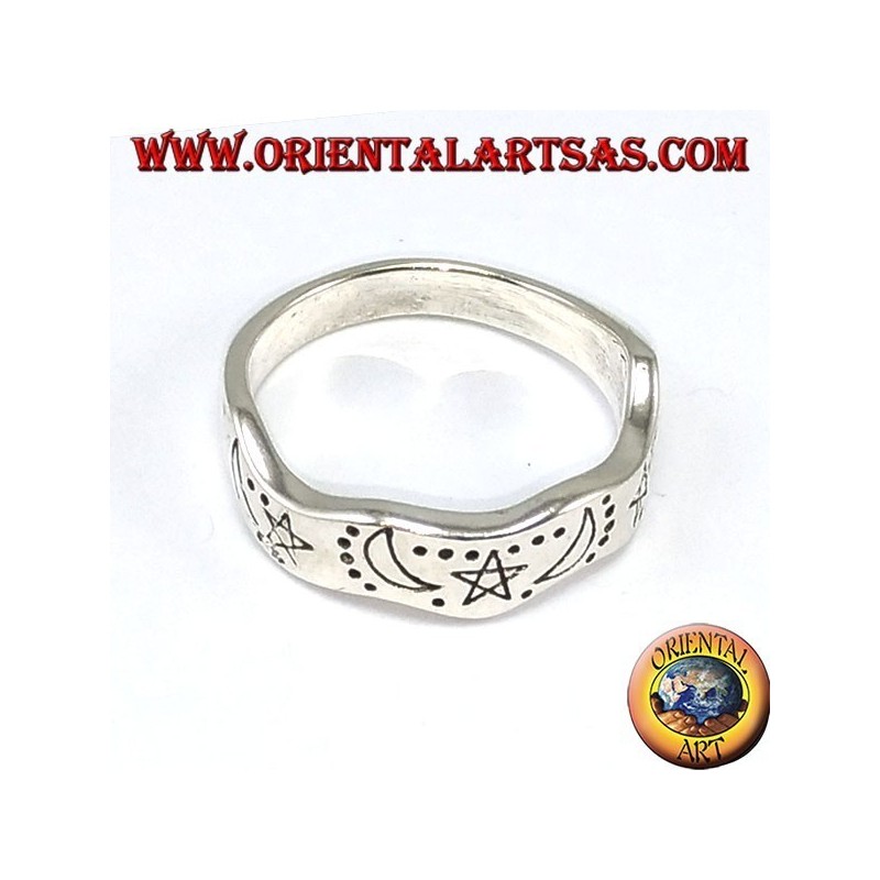 Bague en argent ondulé avec étoile et lunes sculptées à la main