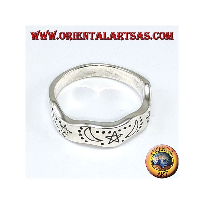Anello d'argento a fedina ondulato  con stella e lune intagliata a mano