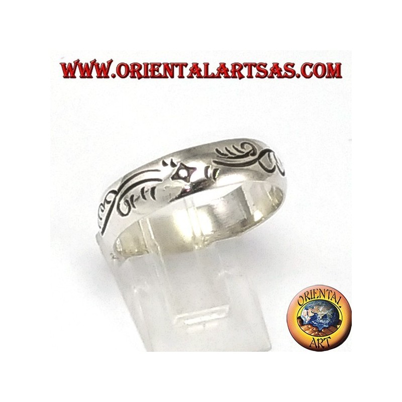 Anello d'argento a fedina con incisioni