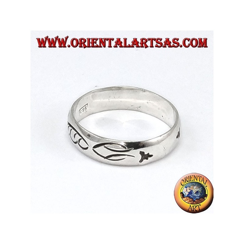 Bague en argent avec gravure