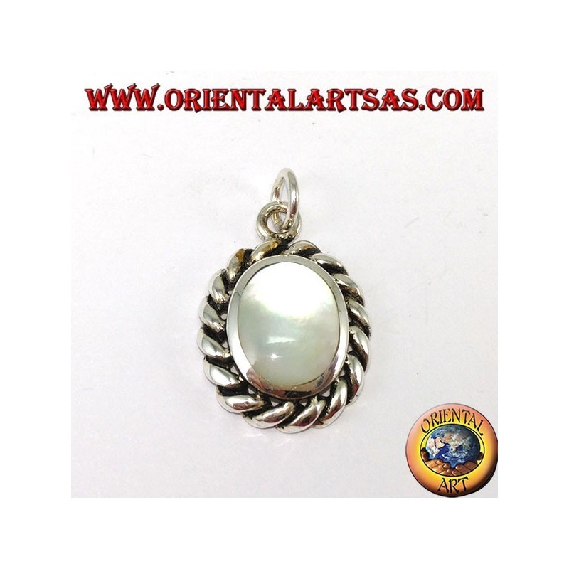 Silver pendant with oval mother of pearl and twisted edge