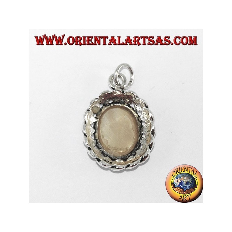 Pendentif en argent avec nacre ovale et bord torsadé