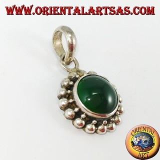 Pendentif en argent avec agate verte ronde et bordure avec deux sphères