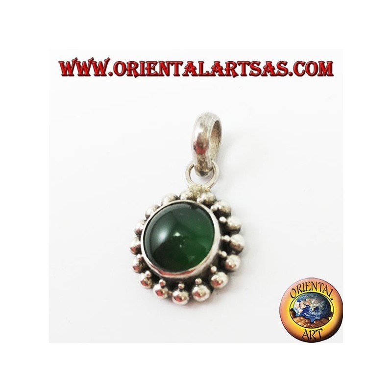 Silver pendant with round green agate, and border with two rounds of spheres