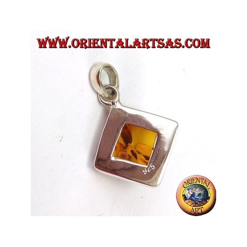 Pendentif en argent avec ambre carré monté en losange