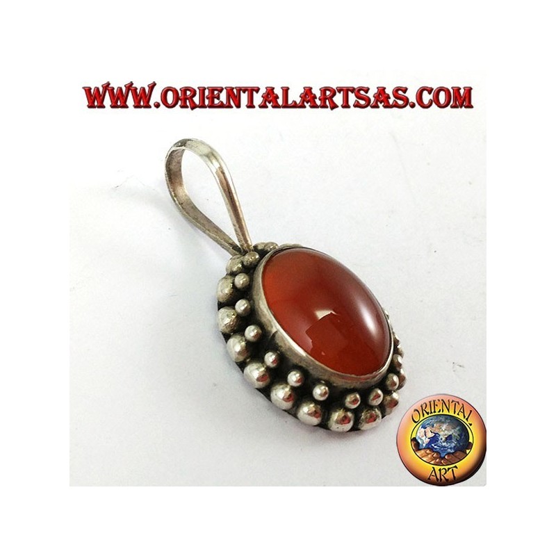 Silver pendant with oval carnelian, with the edge has two rounds of spheres