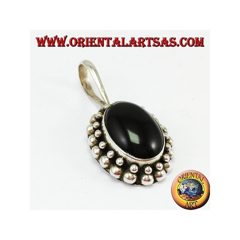 Silver pendant with oval onyx, with the edge has two rounds of spheres