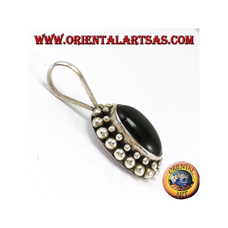 Silver pendant with oval onyx, with the edge has two rounds of spheres