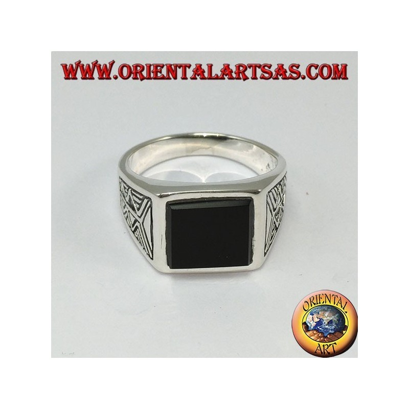 Silberring mit quadratischem Onyx mit Aztekengravur an den Seiten