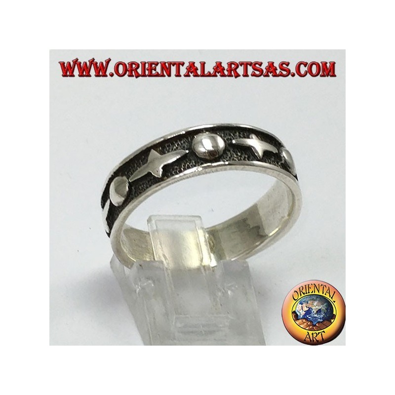 Band ring in worked silver, (gothic)