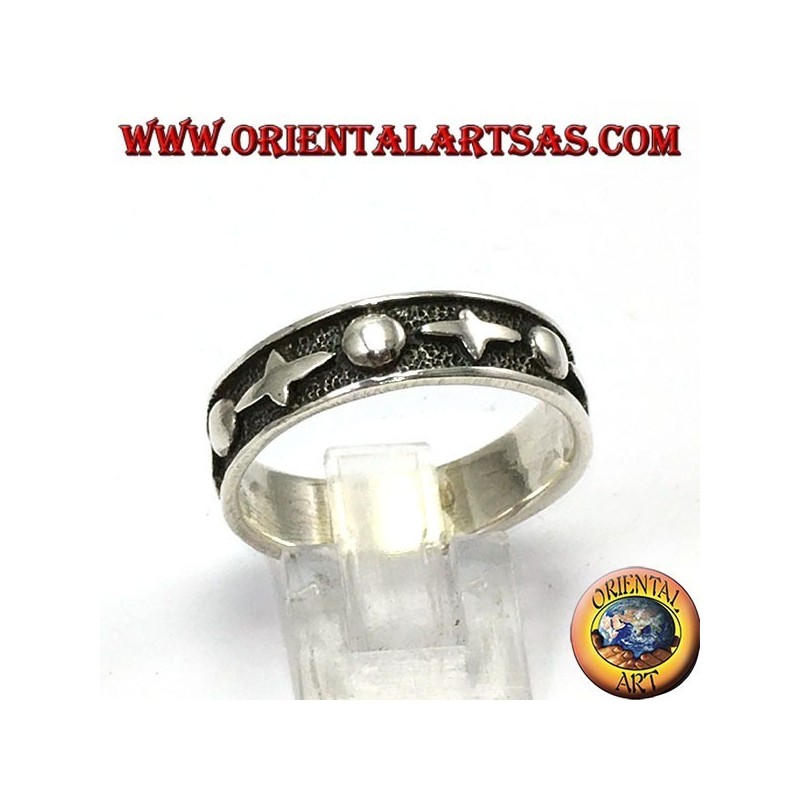 Anello a fascia in argento  lavorata, gotica