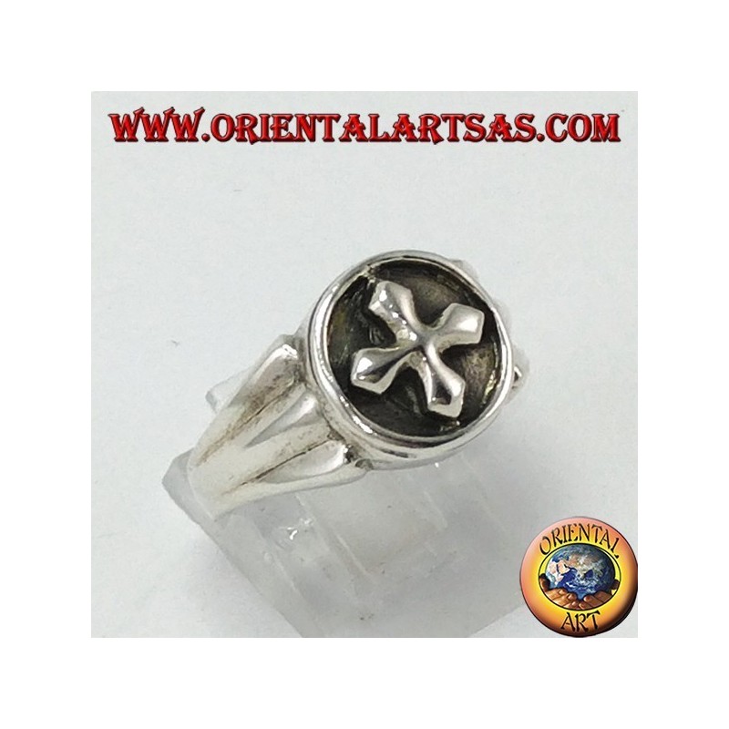 Bague en argent avec croix grecque