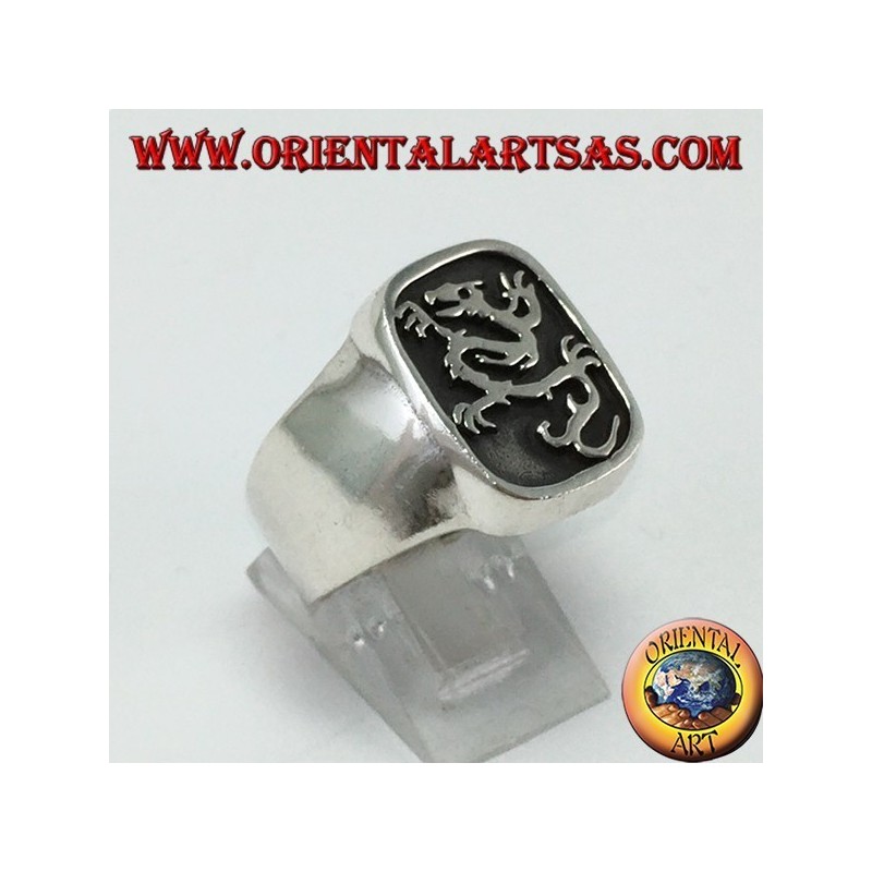 Anillo de plata con el sello del dragón