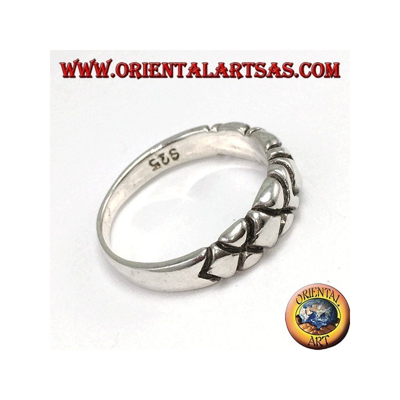 Anello fedina in argento, con cinque rombi intagliati