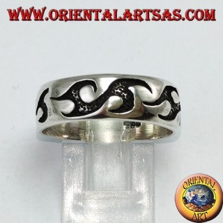 Anello a fedina in argento con incisioni tribali