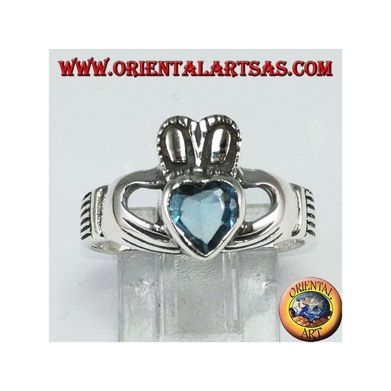 Claddagh Ring mit blauem Topas
