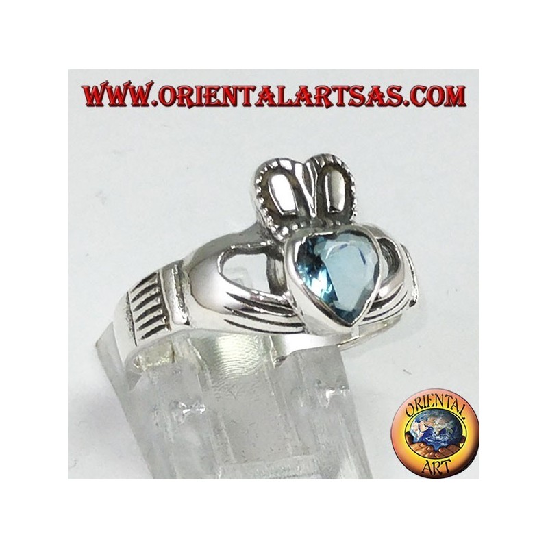 Claddagh Ring mit blauem Topas