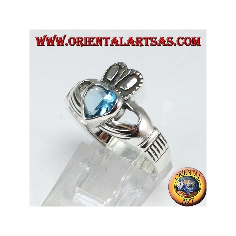 Bague Claddagh avec topaze bleue