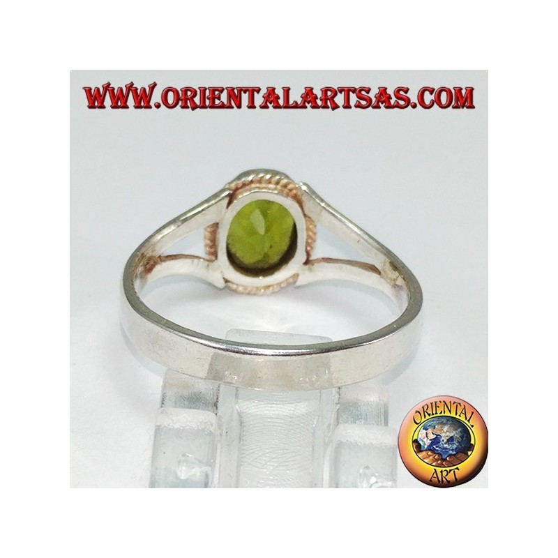 Anillo de plata con peridoto natural (pequeño)