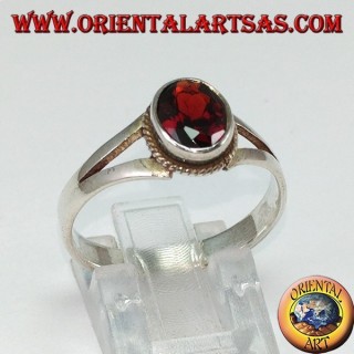 Anello in argento con granato naturale (piccolo)