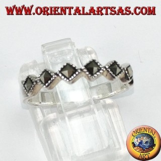 Bague en argent avec six marcassites carrées