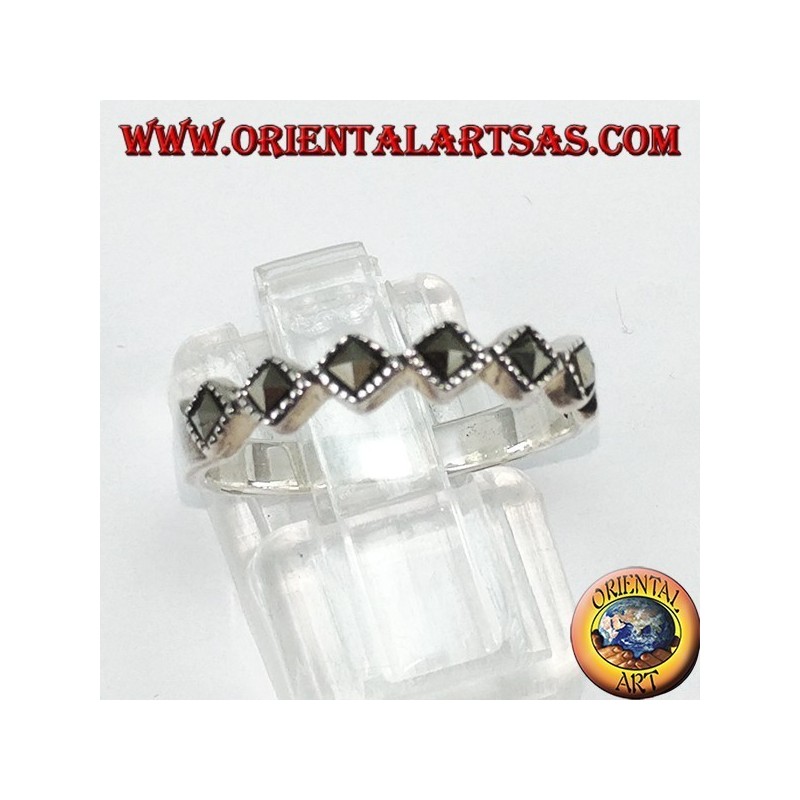 Bague en argent avec six marcassites carrées