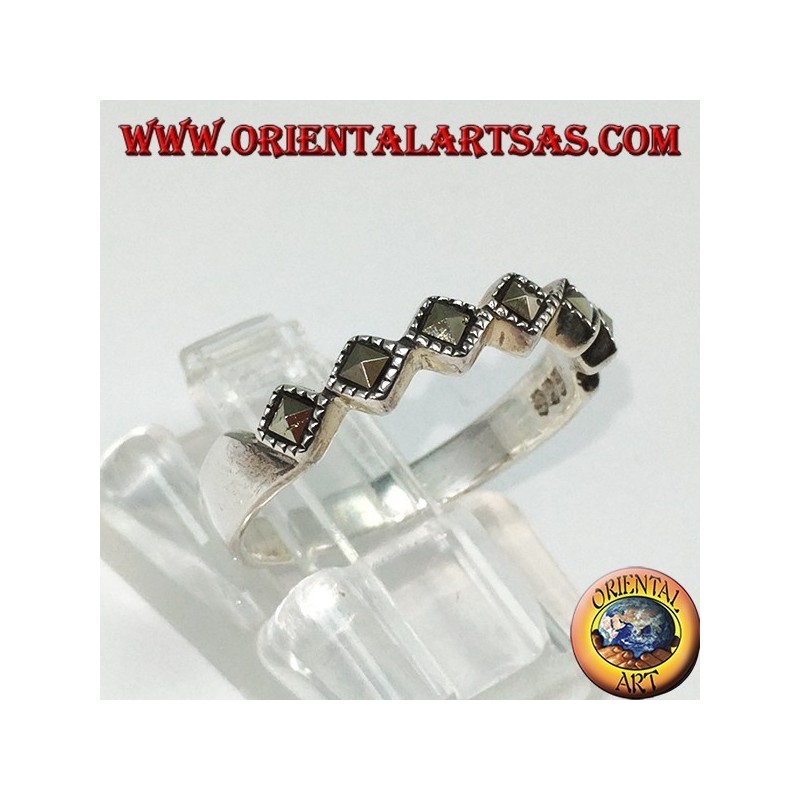 Bague en argent avec six marcassites carrées
