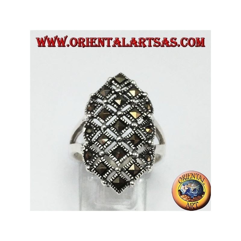 Bague en argent avec marcassite carrée