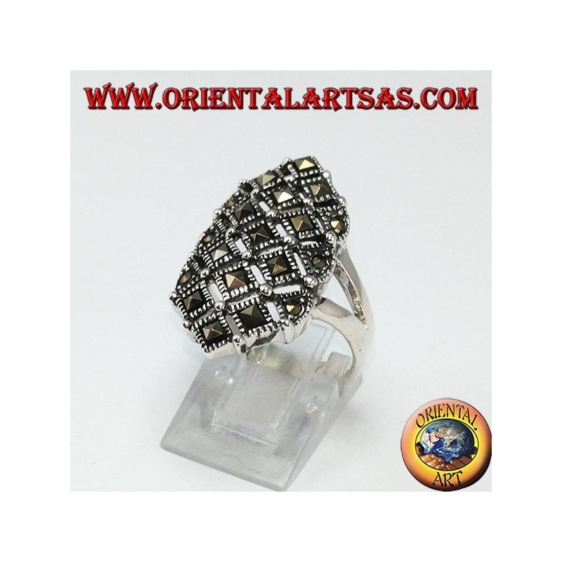 Bague en argent avec marcassite carrée