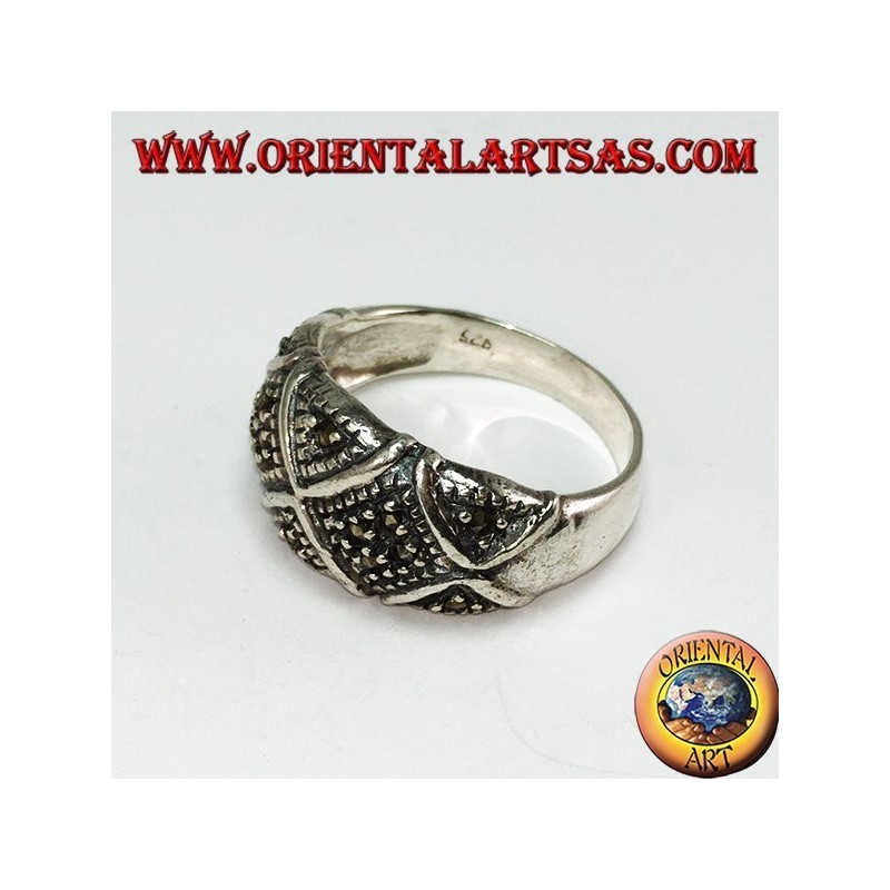 Anello in argento con marcasite fascia bombata divisa ad X