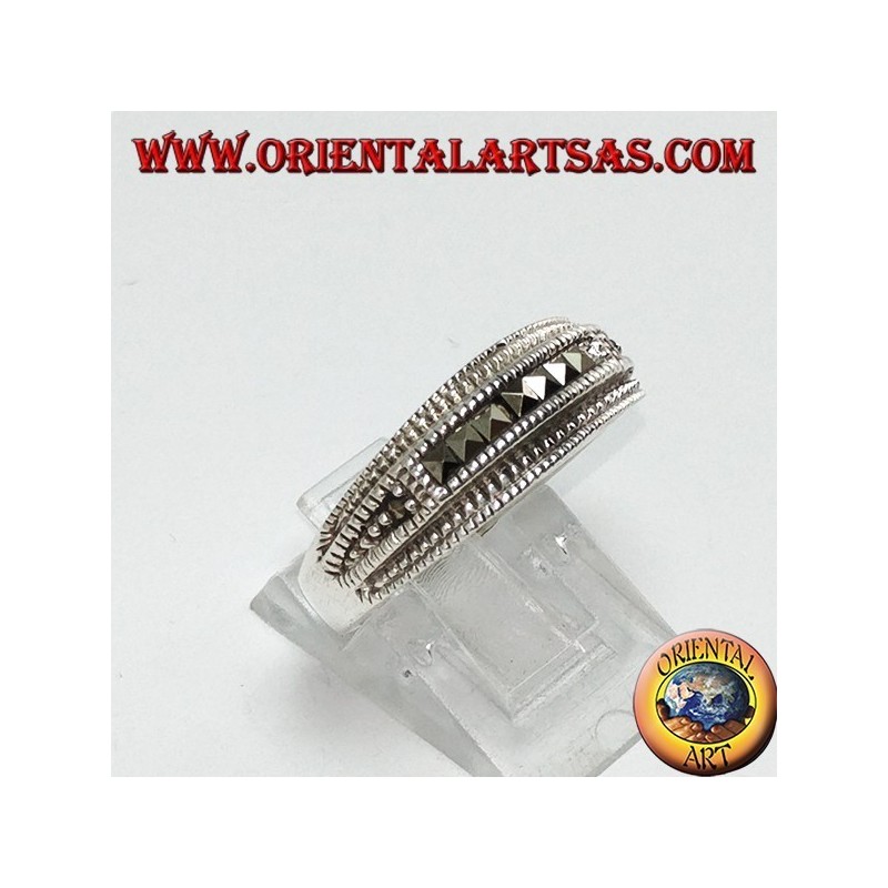 Anello in argento con sette marcasite quadrate centrali