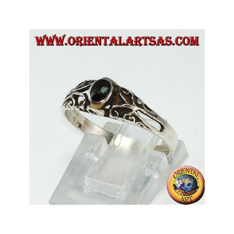 Bague en argent avec onyx, petit avec des décorations