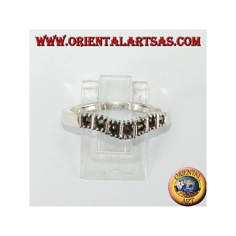 Anillo de plata con marcasita (banda en V)