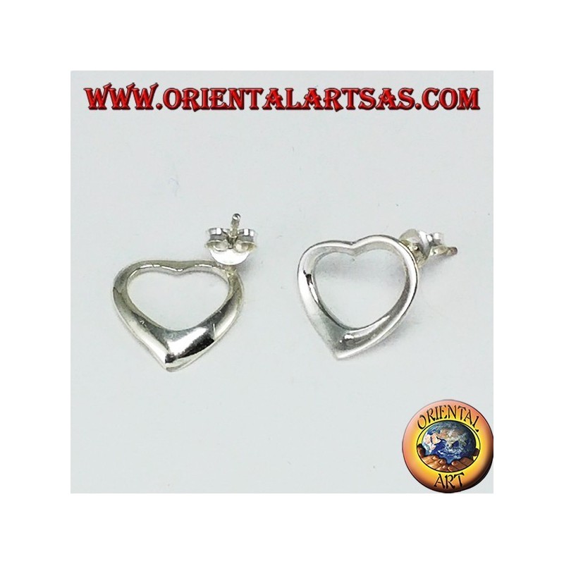 Pendientes de lóbulo de plata con un perfil de corazón