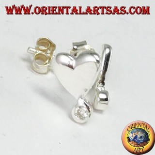 Boucles d'oreilles en argent avec un coeur avec un zircon sur la pointe