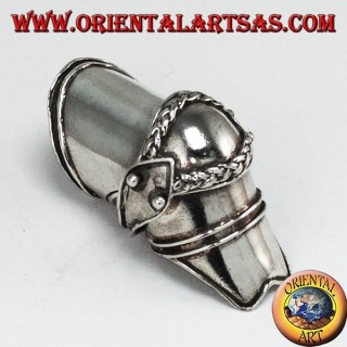 Anillo de armadura de plata medieval con decoraciones trenzadas